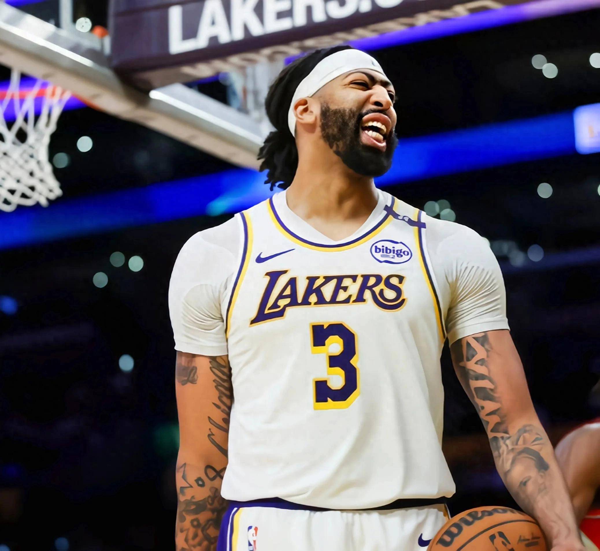 爱游戏-曼联带队取胜！，浓眉哥重要时刻战术调整观众掌声雷动(曼联队歌中文名叫什么)