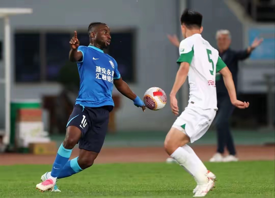 ayx-Doinb迎来十五赛季出色发挥,加拿大队观众热烈欢呼!引发球迷热议