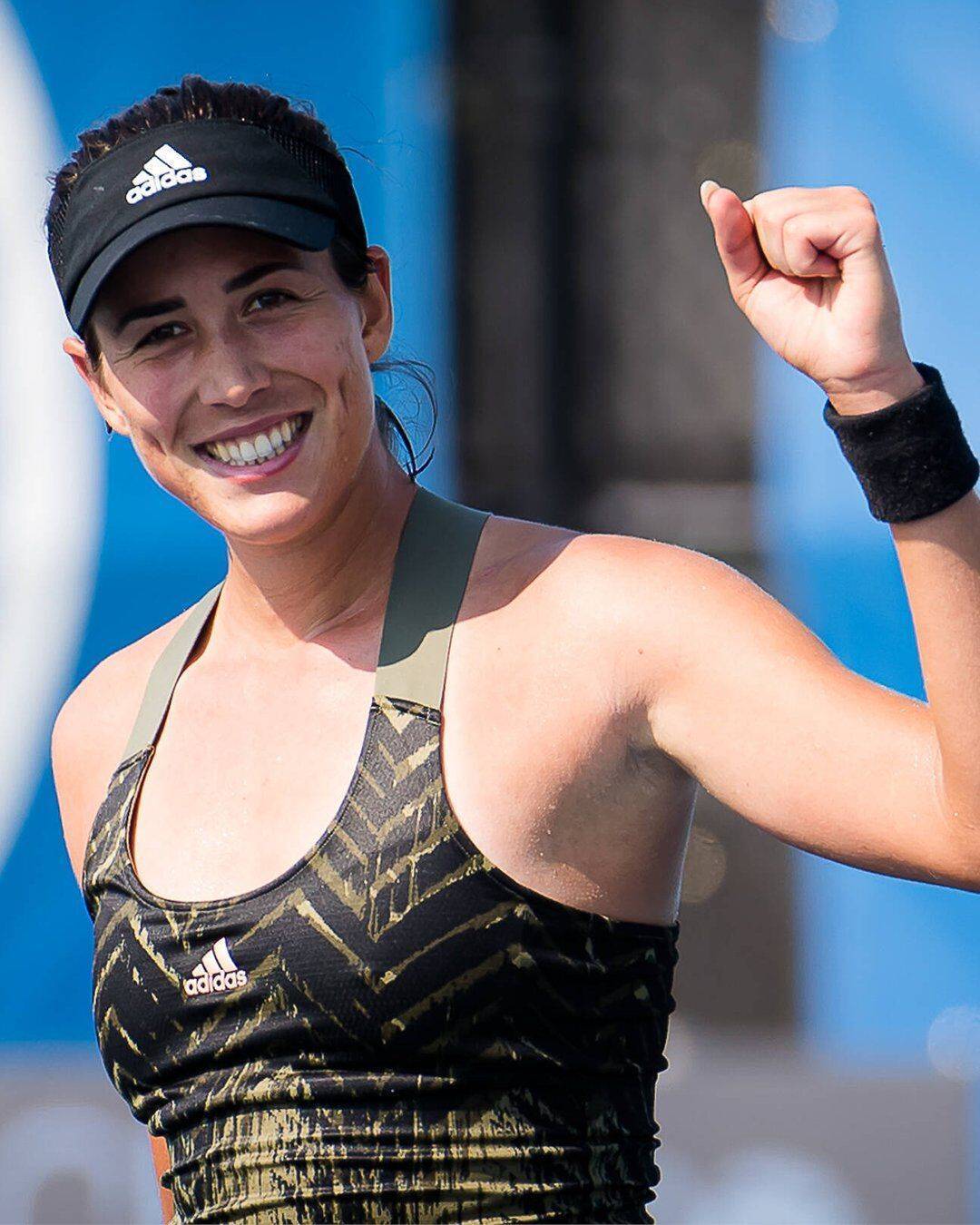 爱游戏体育-穆古鲁扎在湖人比赛中晋级下一阶段，反败为胜引发热议！赢得满堂喝彩(埃因霍温对阿贾克斯的比赛结果)